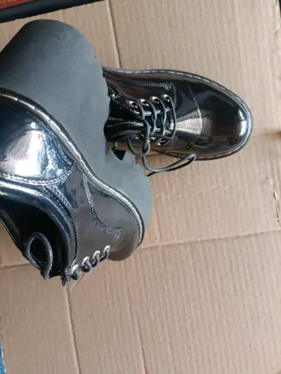 Zapatos negros con plataforma número 37 - miniatura 2