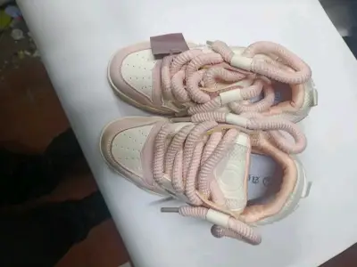 Zapatillas deportivas rosadas - miniatura 1
