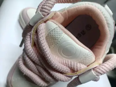 Zapatillas deportivas rosadas - miniatura 2