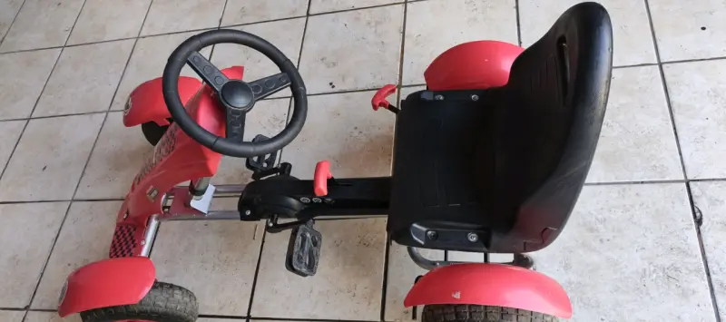 Kart con pedales infantil rojo - 3