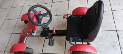 Kart con pedales infantil rojo - miniatura 3