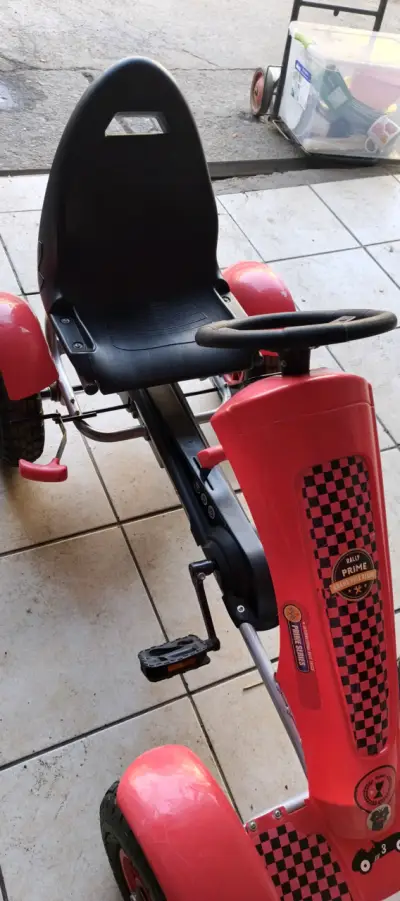Kart con pedales infantil rojo - miniatura 4