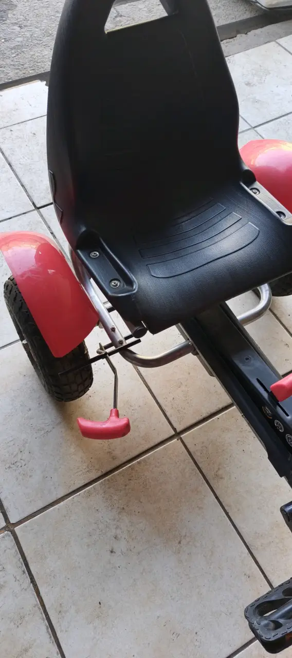 Kart con pedales infantil rojo - 5