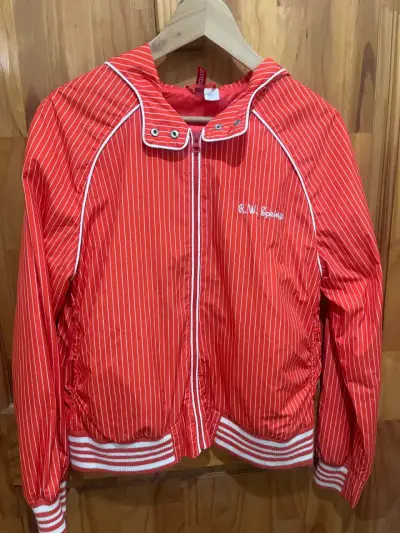 Chaqueta roja a rayas - miniatura 1