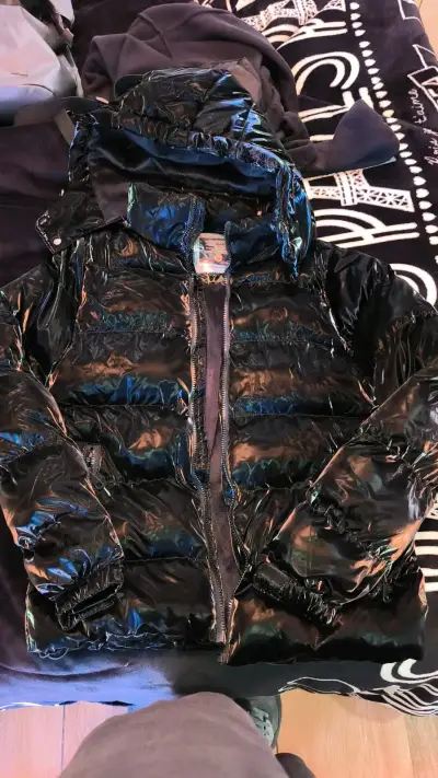 Chaqueta de invierno negra brillante - miniatura 3