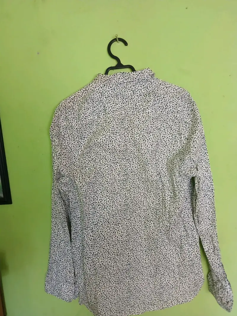 Camisa estampada blanca y negra - 2