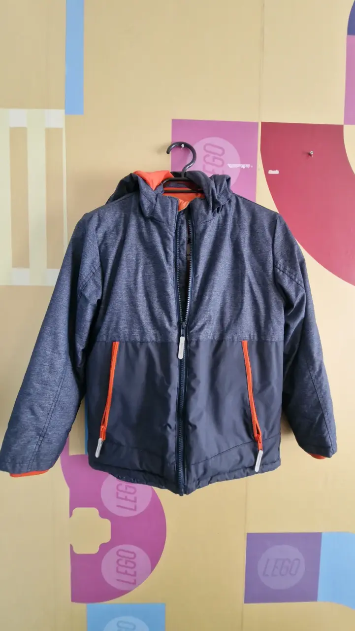 Chaqueta azul con capucha - 1