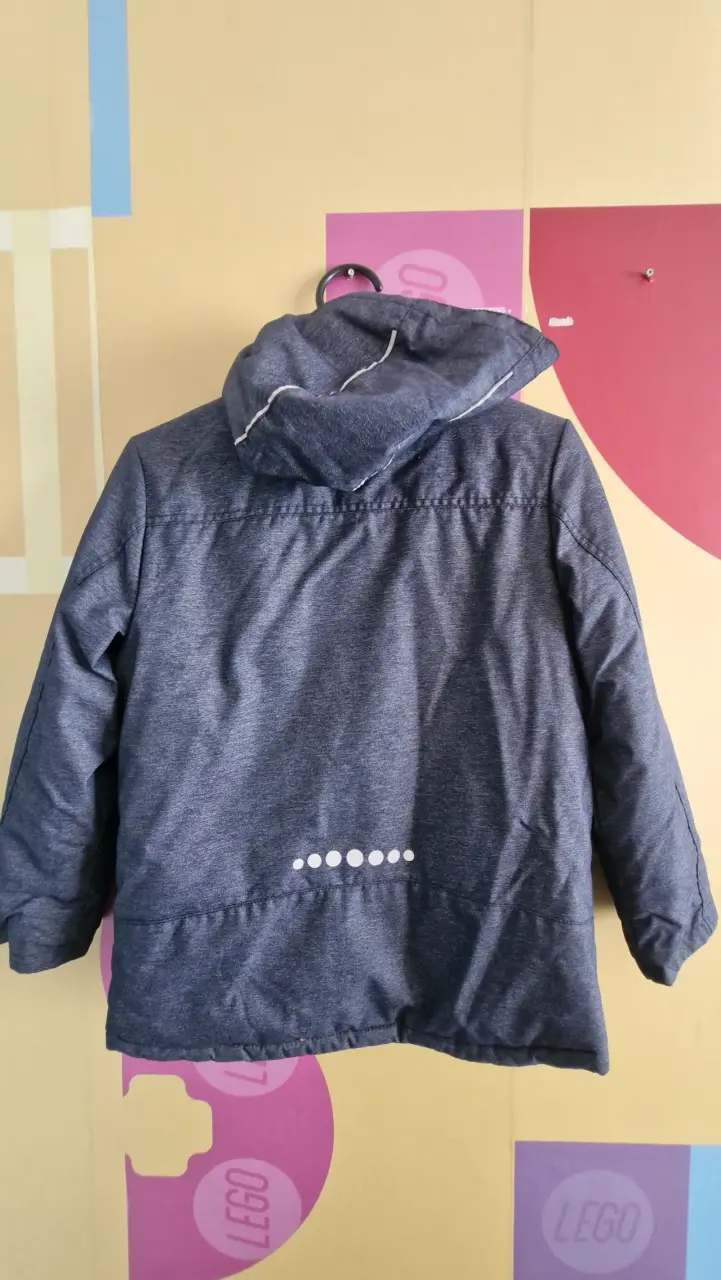 Chaqueta azul con capucha - 2