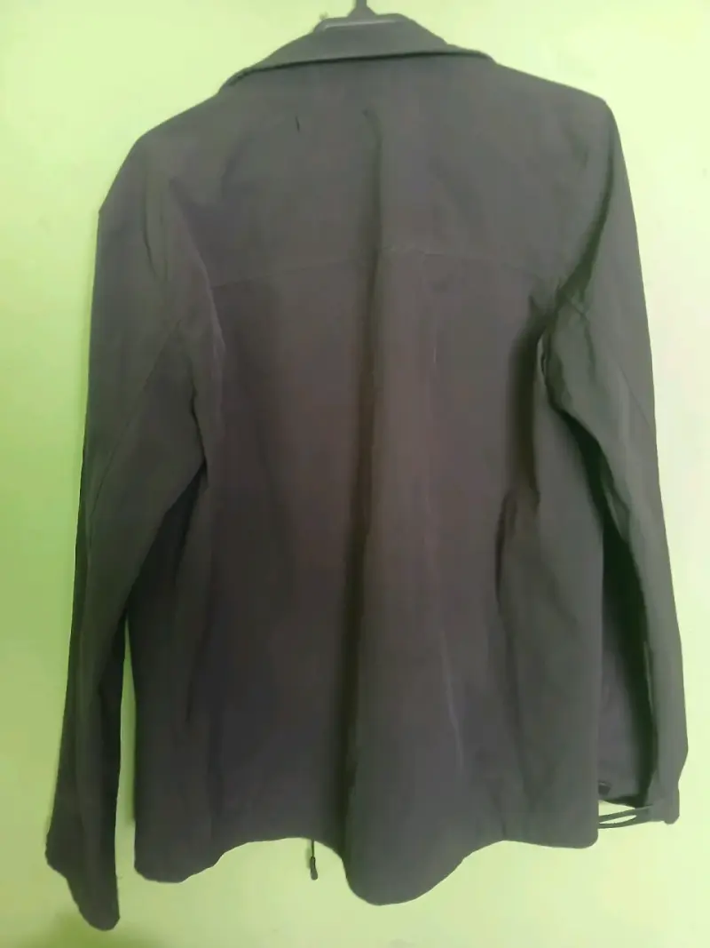 Chaqueta negra con cierre - 2