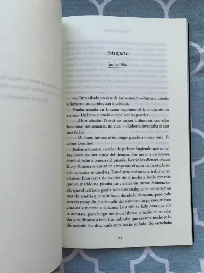 Libro 'La Mujer del Río' - miniatura 3