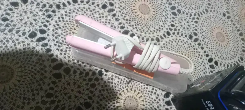 Plancha de pelo rosada portátil