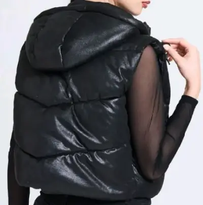 Puffa  acolchado negro con capucha - miniatura 2