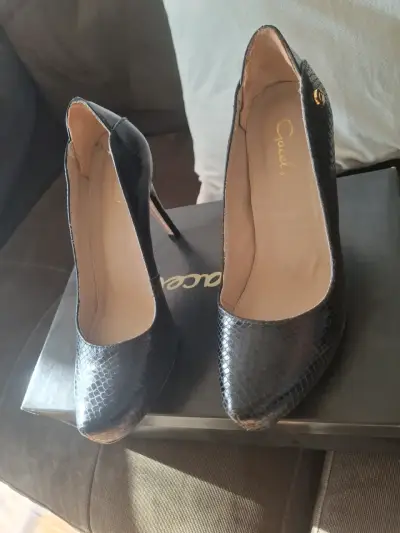 Zapatos de tacón negro elegante - miniatura 2
