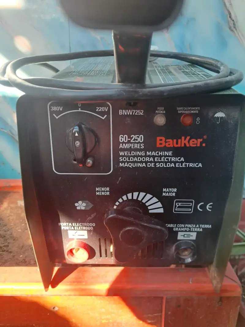 Soldadora eléctrica Bauker 60-250A - 1