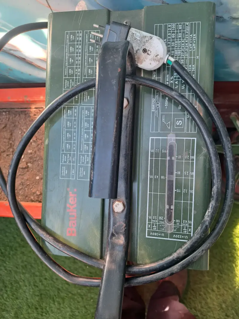 Soldadora eléctrica Bauker 60-250A - 2