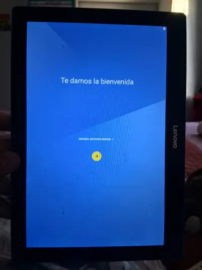 Tablet Lenovo pantalla azul - miniatura 1
