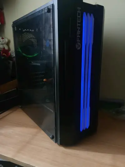 Gabinete PC Fantech con luz LED - miniatura 1