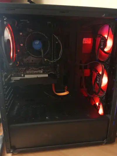 Gabinete PC Fantech con luz LED - miniatura 2
