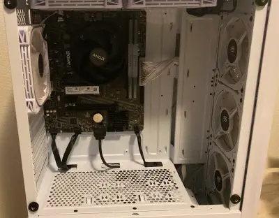 Gabinete de computador blanco con ventiladores - miniatura 1