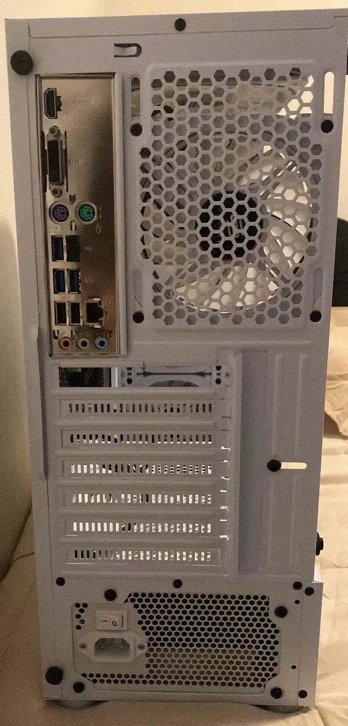 Gabinete de computador blanco con ventiladores - 3