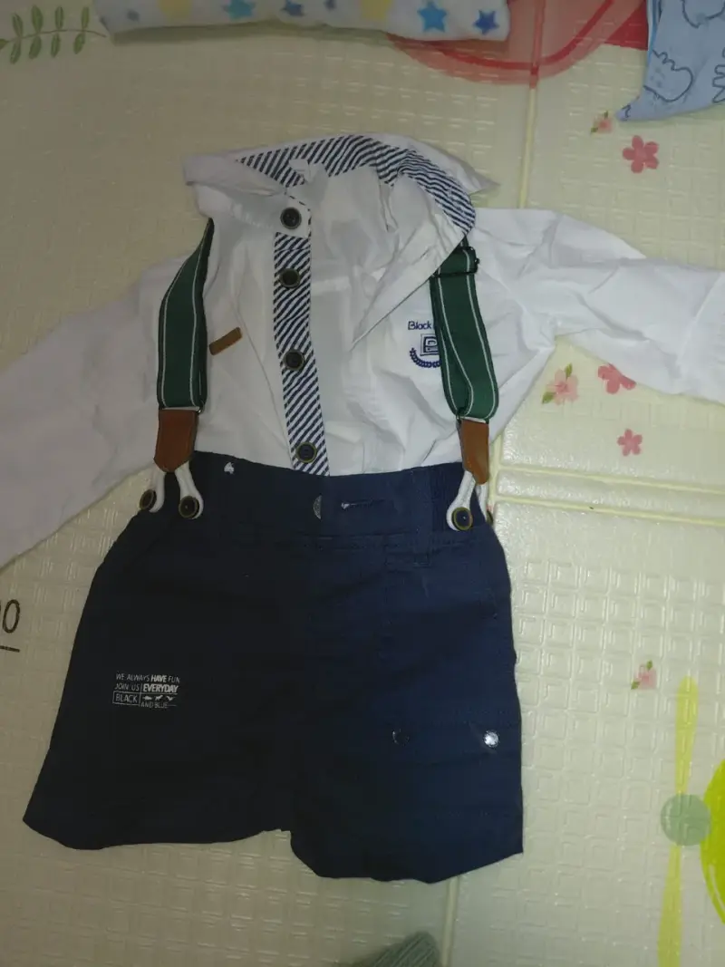 Conjunto infantil con tirantes