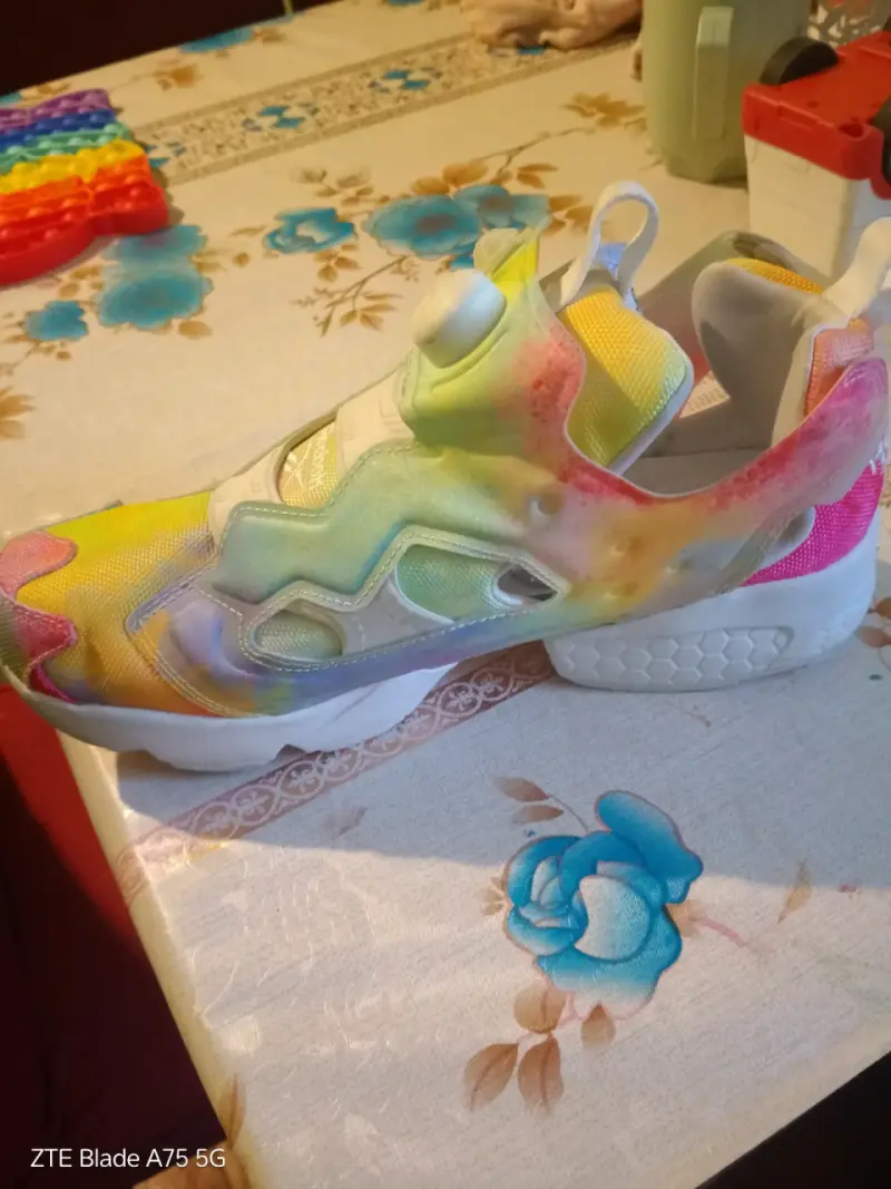 Zapatillas deportivas coloridas - 1