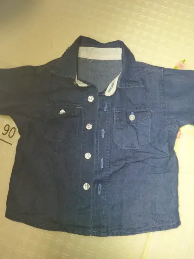 Camisa azul bebé con botones - miniatura 4