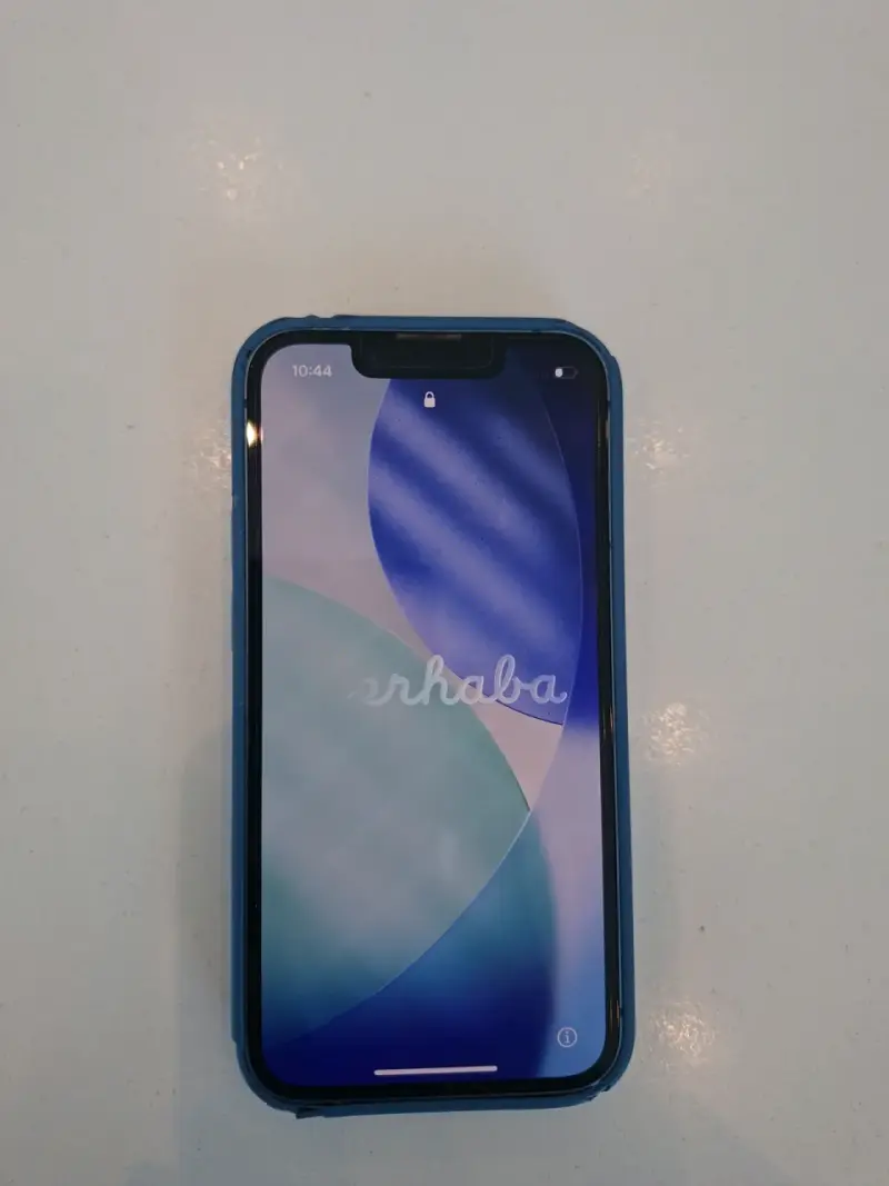 Iphone 13 con funda Original azul - 1