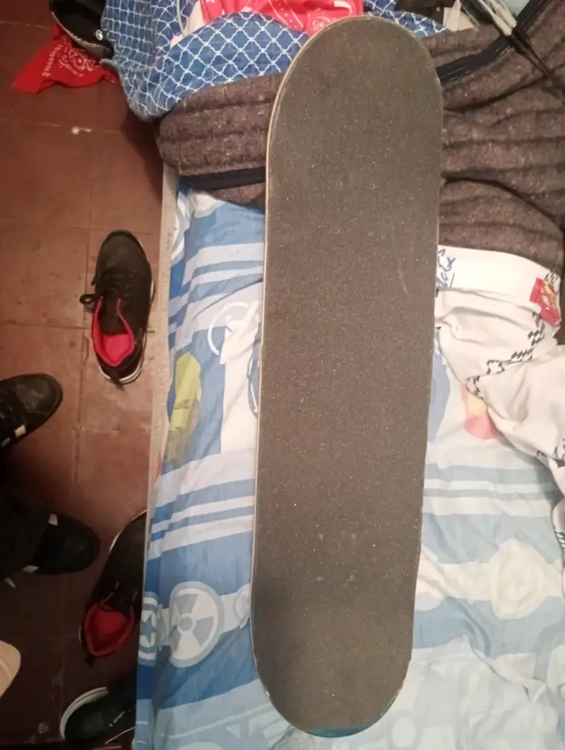 Tabla de skateboard negra - 1