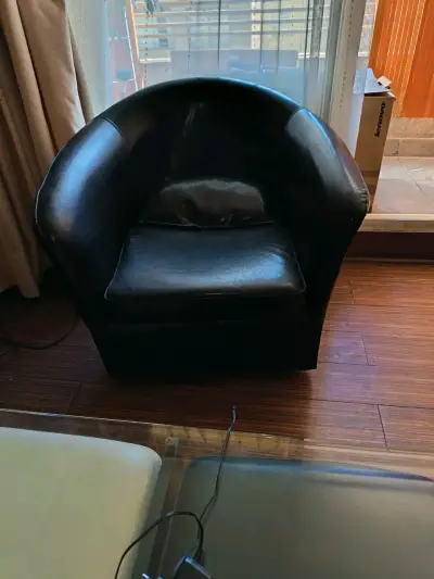 Sillón de cuero negro - miniatura 2