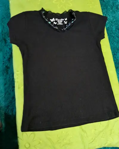 Polera negra con lentejuelas - miniatura 1