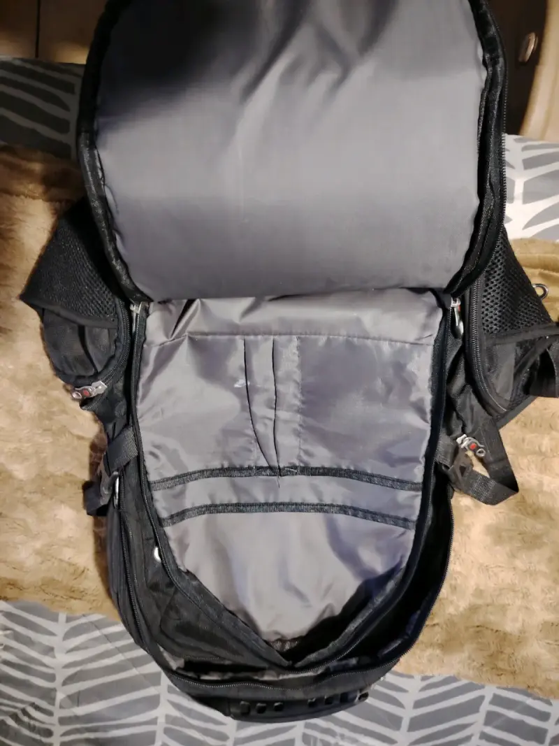 Mochila negra multiuso - 3