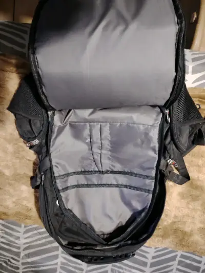 Mochila negra multiuso - miniatura 3