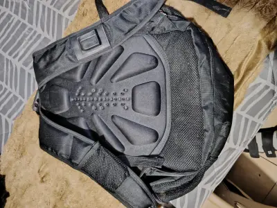 Mochila negra multiuso - miniatura 5