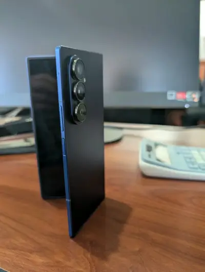 Tablet plegable con pantalla dual - miniatura 3