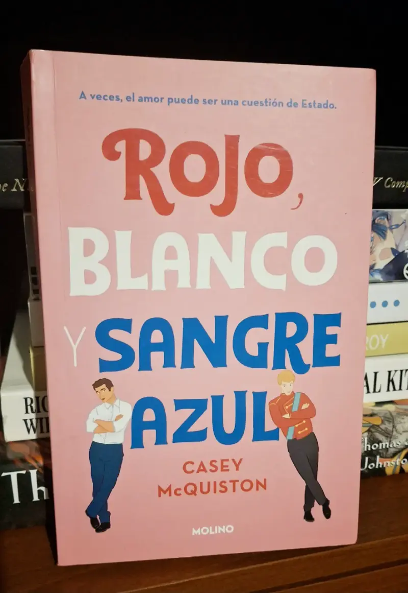 Libro Rojo Blanco y Sangre Azul