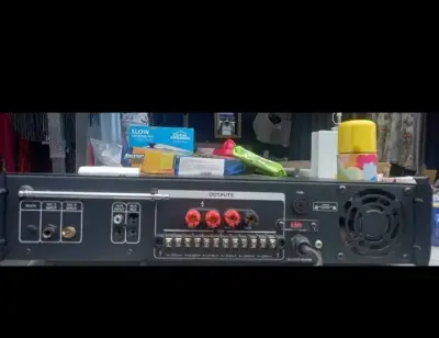 Amplificador de audio profesional - miniatura 1