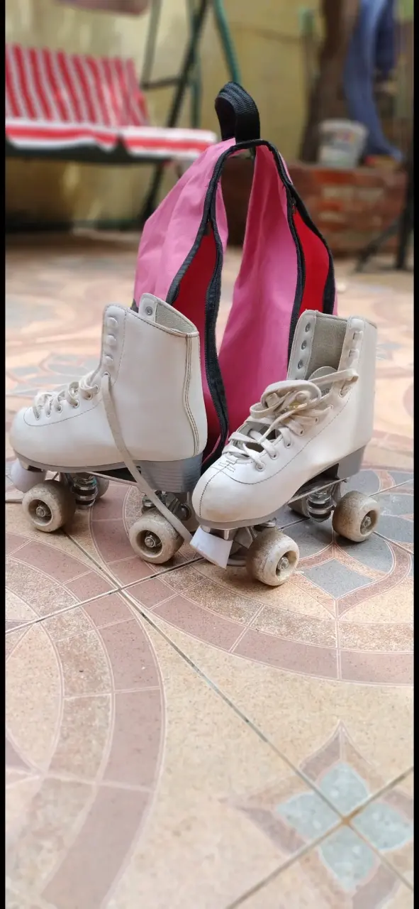 Patines de cuero blanco.  Número 38 - 2