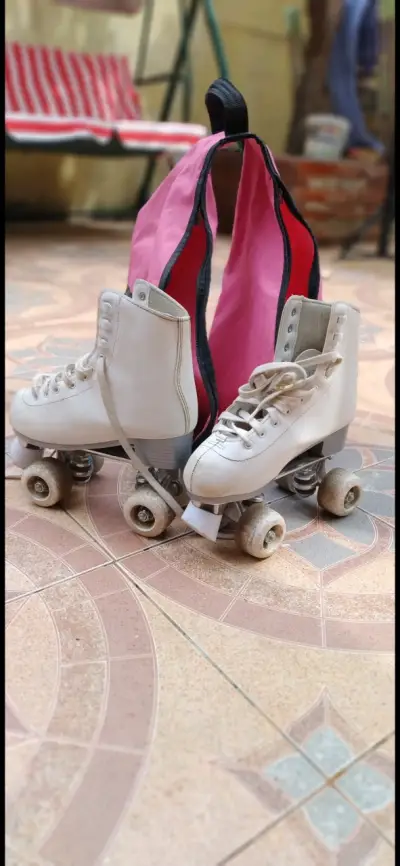 Patines de cuero blanco.  Número 38 - miniatura 2
