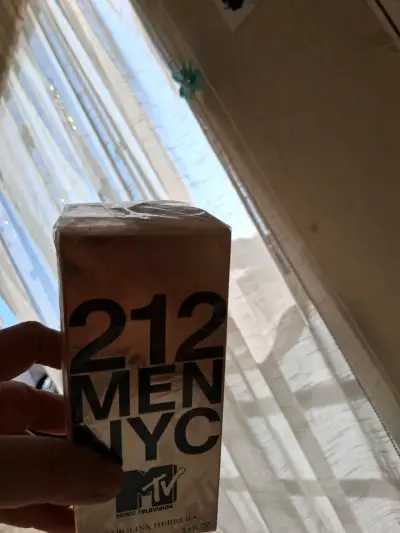 Perfume 212 Men NYC 100ml - miniatura 4