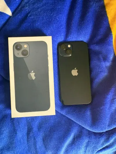 iPhone 13 azul  con caja - miniatura 1
