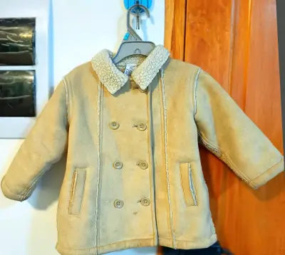 Abrigo infantil beige con corderito - miniatura 1
