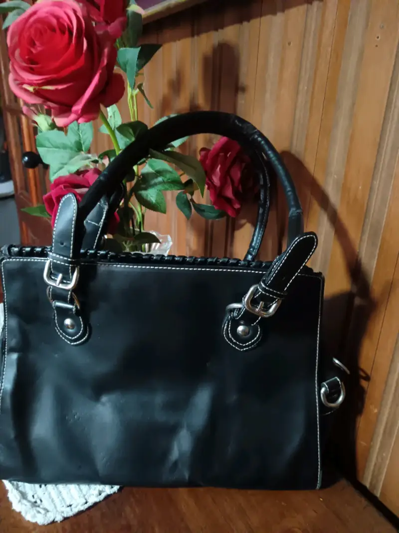 Bolso negro de mano - 1