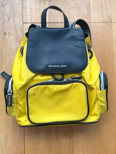 Mochila Michael Kors amarilla - miniatura 1