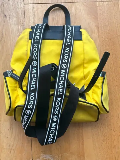 Mochila Michael Kors amarilla - miniatura 2