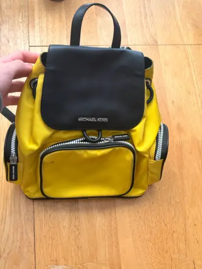 Mochila Michael Kors amarilla - miniatura 3