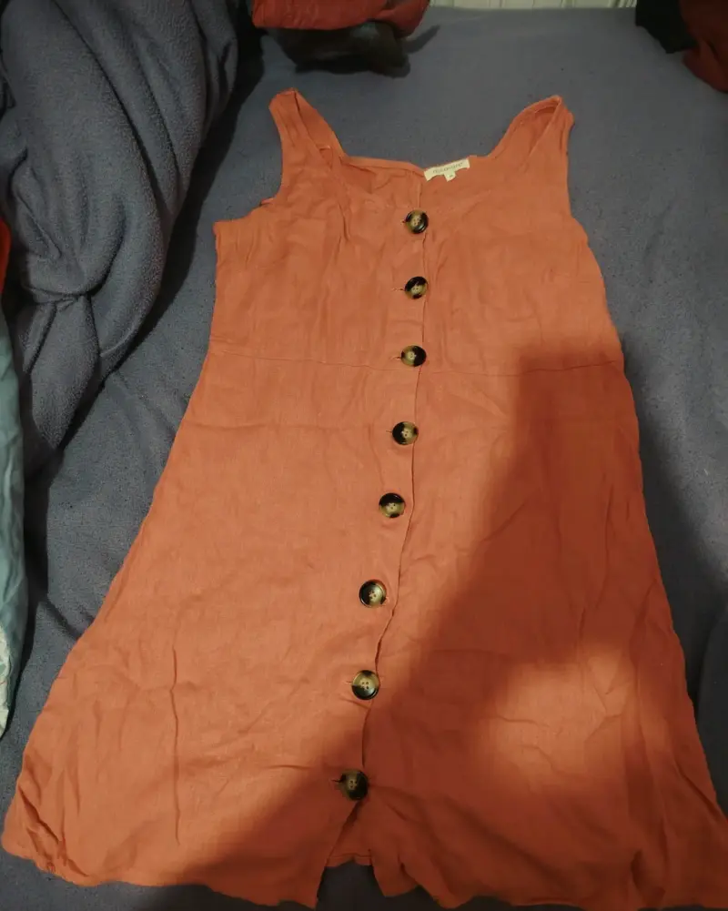 Vestido naranja con botones