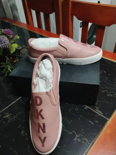 Zapatillas rosas DKNY para mujer - miniatura 1