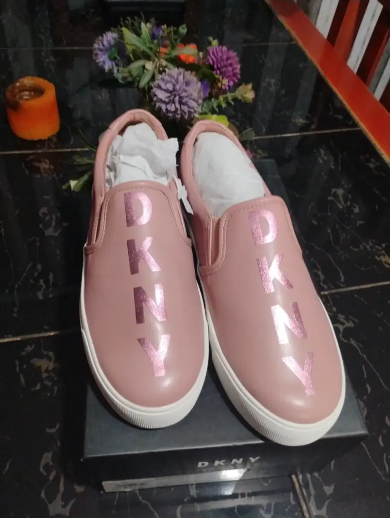 Zapatillas rosas DKNY para mujer - 2