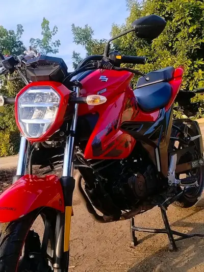 Suzuki Gixxer(gsx)150 FI - miniatura 1